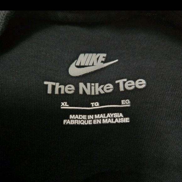 Black Nike Shirt W Just Do It Logo Boys XL EUC - Picture 4 of 4